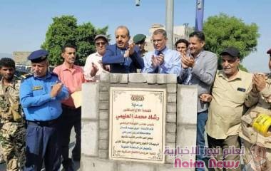 السلطة المحلية بمحافظة تعز تضع حجر الاساس للبدء بتنفيذ مشروع ترميم وتأهيل شوارع المدينة بتمويل من السلطة المحلية بالمحافظة. 