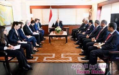 رئيس مجلس القيادة يعقد لقاء ثلاثيا مع المبعوث الاميركي ومسؤولين في الخارجيتين البريطانية والفرنسية