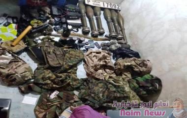ضبط كميات من العبوات والقذائف وأجهزة اتصالات لاسلكية بمنزل في عدن