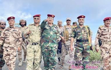 قيادة محور تعز تواصل زياراتها العيدية للجبهات القتالية 