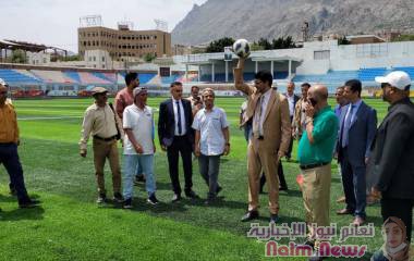 تسليم ملعب الشهداء بتعز بعد تعشيبه صناعيا